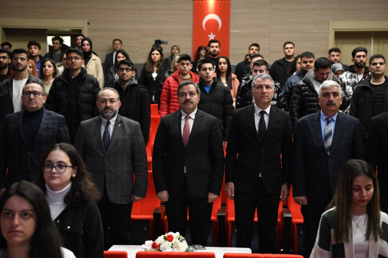 malatya-turgut-ozal-universitesinde-18-mart-canakkale-zaferi-konulu-panel-duzenlendi-134