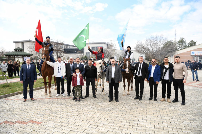 malatya-turgut-ozal-universitesinde-nevruz-kutlamalari-gerceklestirildi-144