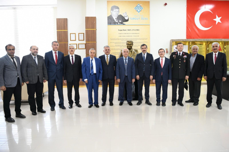 malatya-turgut-ozal-universitesinde-turgut-ozalli-yillar-konferansi-duzenlendi-168