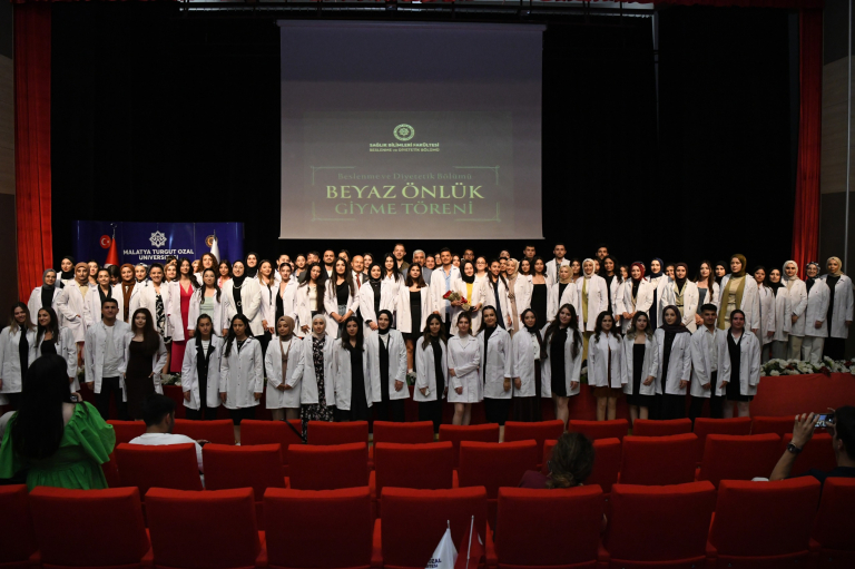 saglik-bilimleri-fakultesi-beslenme-ve-diyetetik-bolumu-tarafindan-6-haziran-diyetisyenler-gunu-etkinligi-ve-beyaz-onluk-giyme-toreni-duzenlendi-254