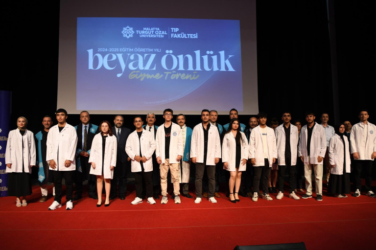 tip-fakultesi-birinci-sinif-ogrencilerine-yonelik-beyaz-onluk-giyme-toreni-gerceklestirildi-431