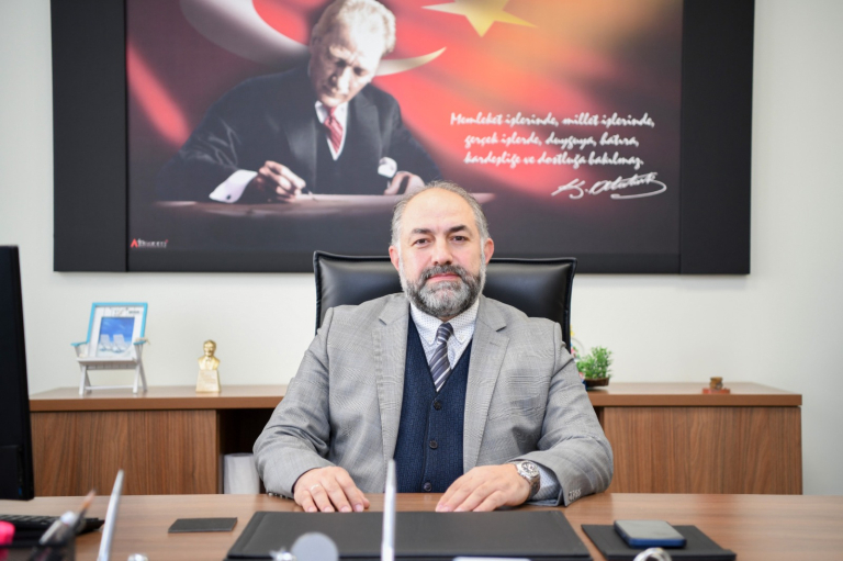 rektor-yardimciligi-ve-tip-fakultesi-dekanligina-atama-734