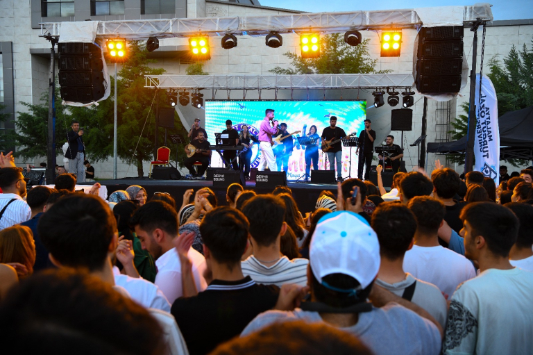 mtu-bahar-senlikleri-coskulu-bir-sekilde-sona-erdi-1047